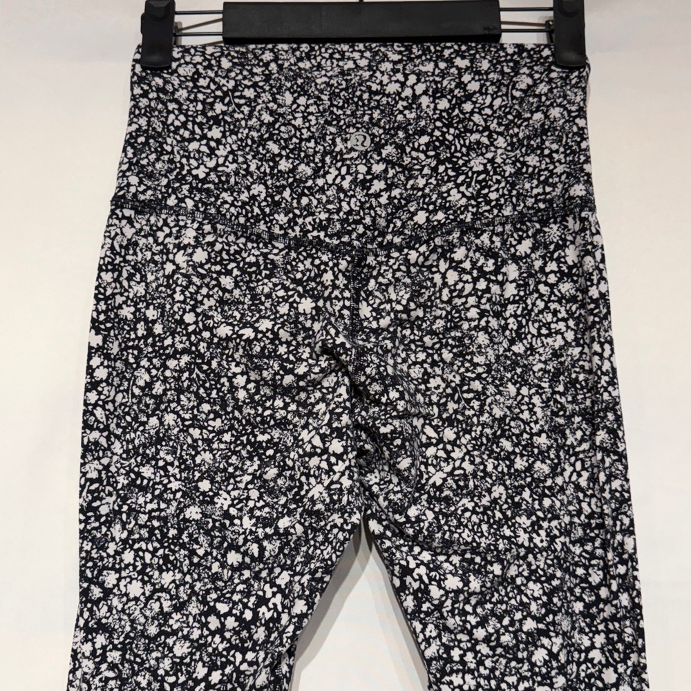 Lululemon Align High-Rise Crop 23" Venture Floral Alpine White Black Size 4 - Picture 7 of 9